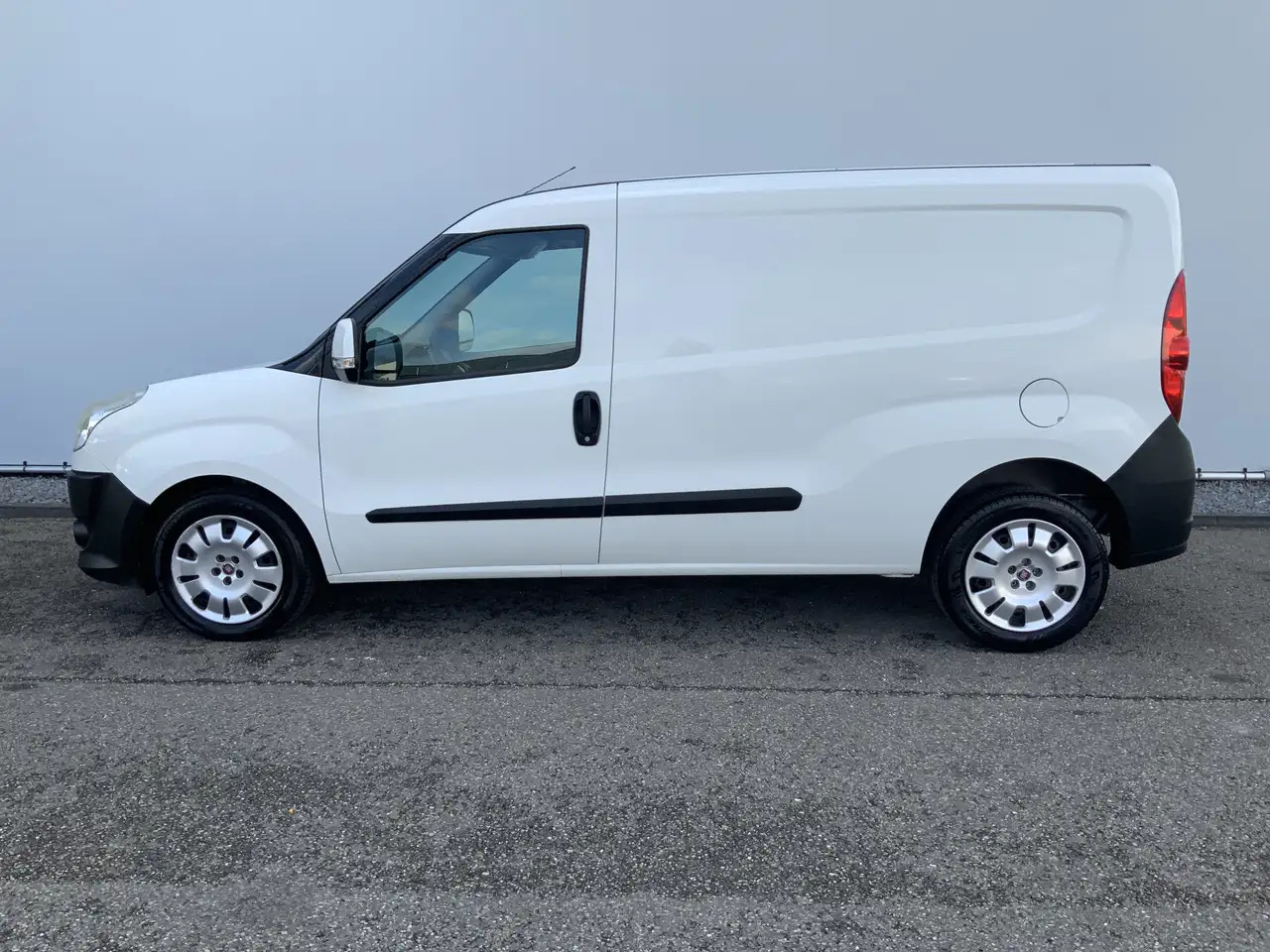 Fiat Doblo Cargo 1.6 MultiJet SX Maxi Airco Trekhaak 1300 kg - Van kecil: gambar 3 Fiat Doblo Cargo 1.6 MultiJet SX Maxi Airco Trekhaak 1300 kg - Van kecil: gambar 3