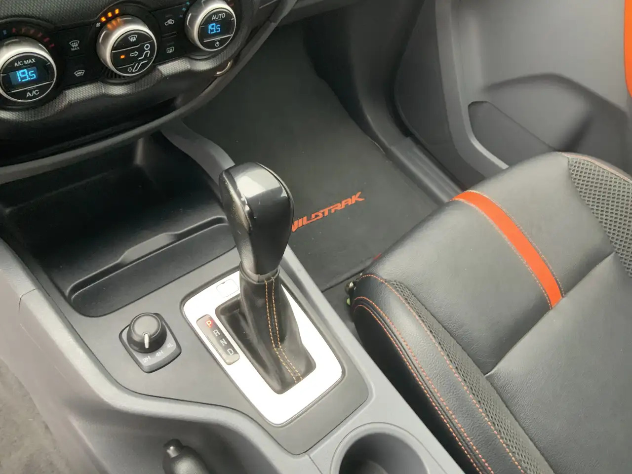 Ford Ranger 3.2 TDCi Wildtrak Super Automaat Cab Airco Cruise - Truk pikap: gambar 5 Ford Ranger 3.2 TDCi Wildtrak Super Automaat Cab Airco Cruise - Truk pikap: gambar 5