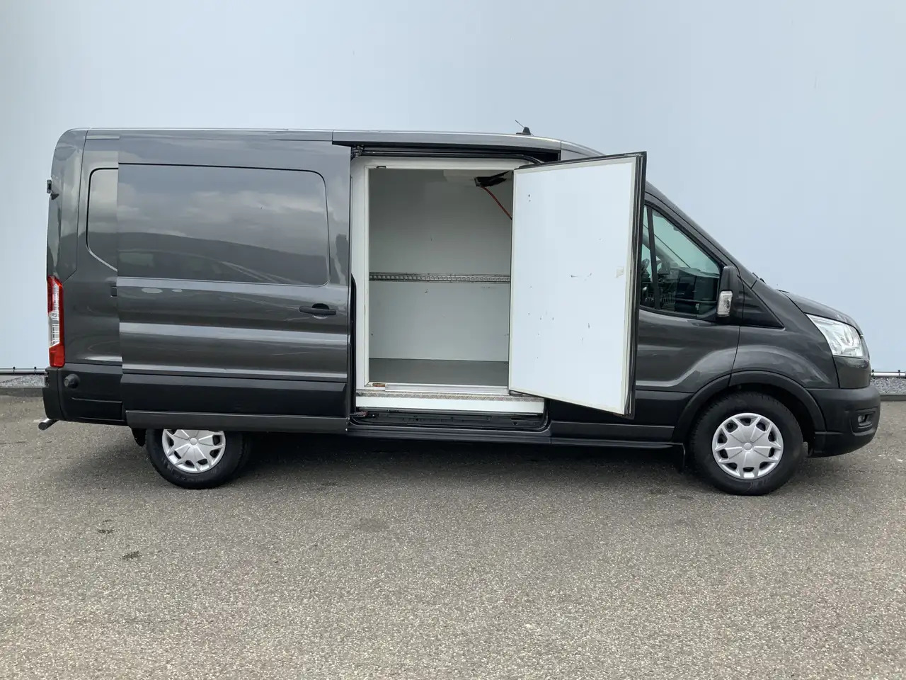 Ford Transit 350 2.0 TDCI L3H2 Trend Koelauto & Vries Automaat - Van berpendingin: gambar 4 Ford Transit 350 2.0 TDCI L3H2 Trend Koelauto & Vries Automaat - Van berpendingin: gambar 4