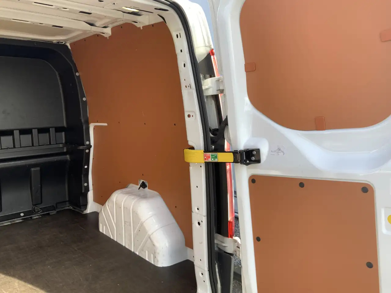 Van kombi Ford Transit Custom 290 2.0 TDCI L2H1 6 Zits Trend DC Airco Cruise Tre: gambar 16