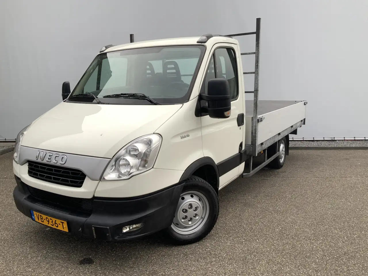 Iveco Daily 35S13 D 345 Pick Up Airco 3 Zits Trekhaak 3500 kg - Van flatbed: gambar 1 Iveco Daily 35S13 D 345 Pick Up Airco 3 Zits Trekhaak 3500 kg - Van flatbed: gambar 1