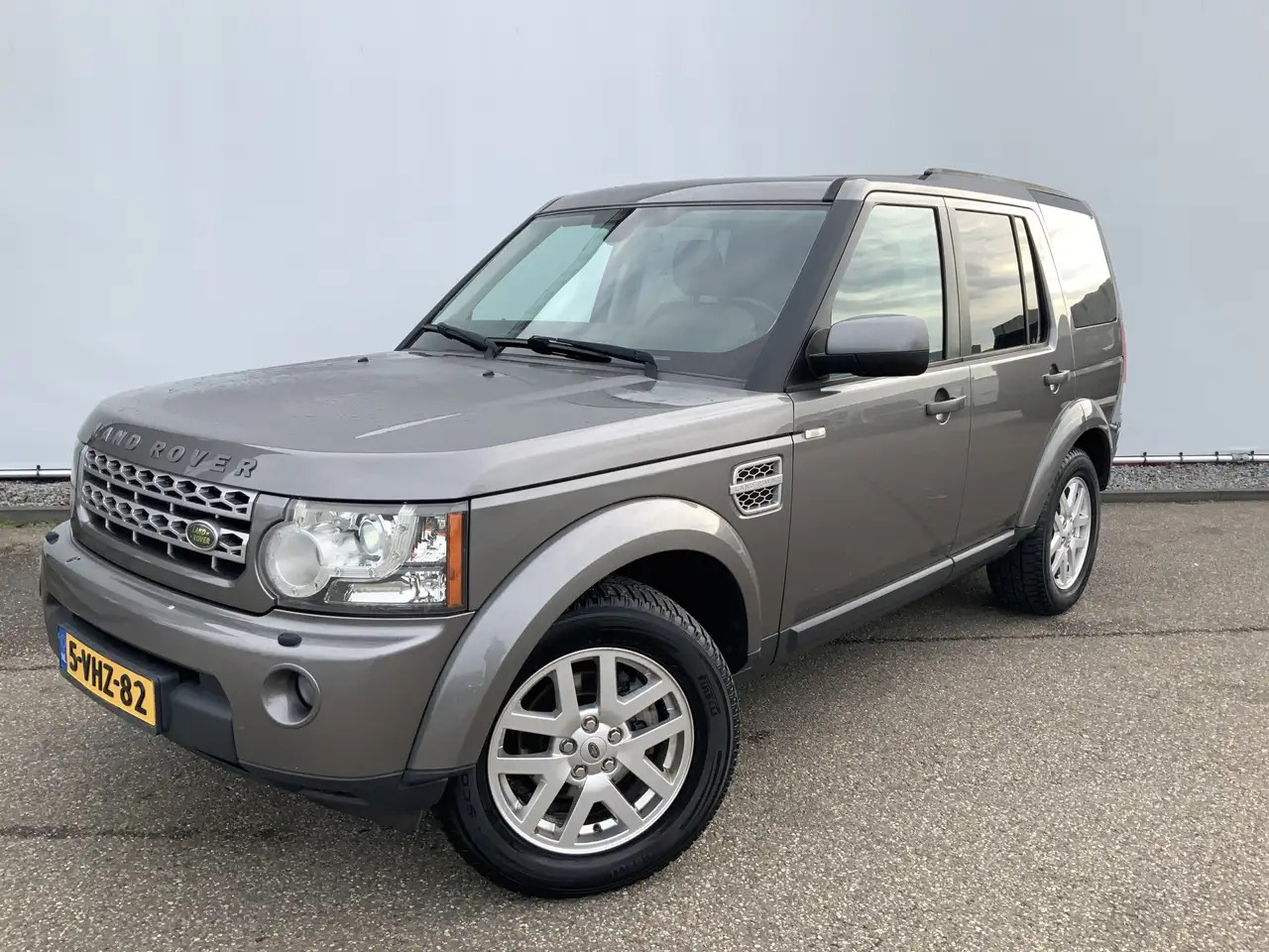 Land Rover Discovery 2.7 TdV6 S Grijs Kenteken Automaat Airco Cruise Tr - Mobil: gambar 1 Land Rover Discovery 2.7 TdV6 S Grijs Kenteken Automaat Airco Cruise Tr - Mobil: gambar 1
