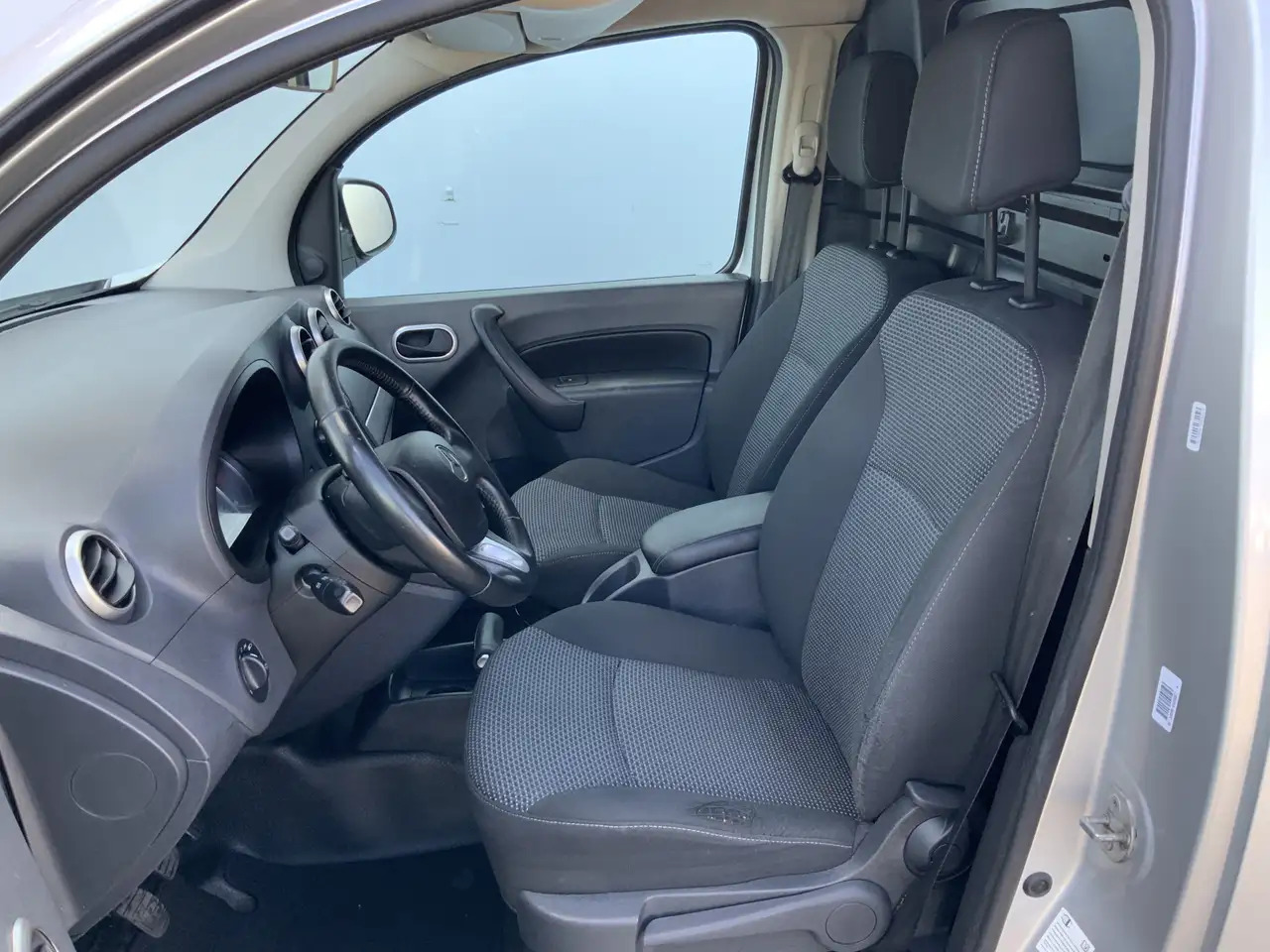 Mercedes-Benz Citan 109 CDI BlueEFFICIENCY Airco Cruise Euro 5 - Van kecil: gambar 4 Mercedes-Benz Citan 109 CDI BlueEFFICIENCY Airco Cruise Euro 5 - Van kecil: gambar 4