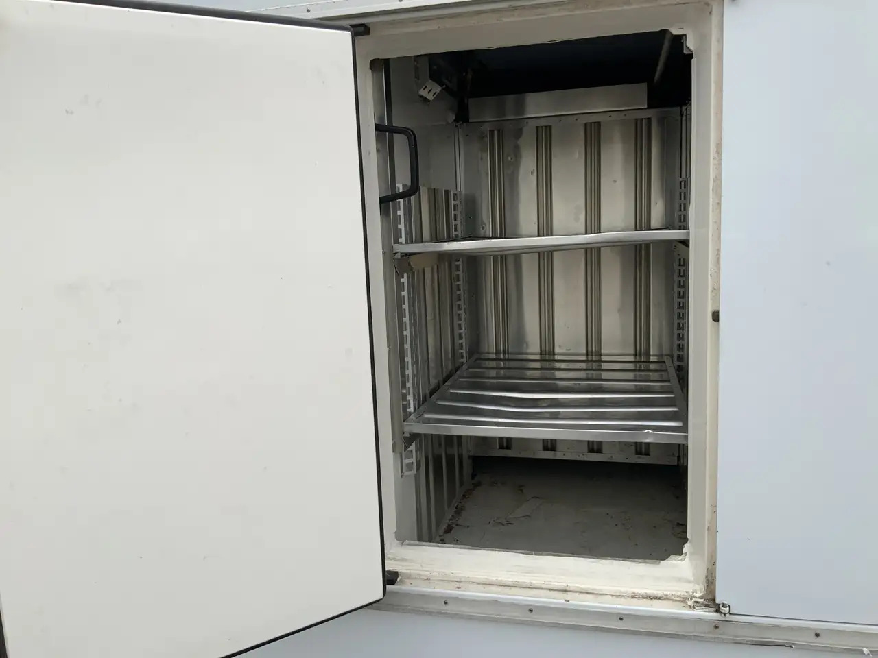 Mercedes-Benz Sprinter 310 2.2 CDI 366 ijswagen 40 gr _0 Deuren 10 Euro 5 - Van berpendingin: gambar 5 Mercedes-Benz Sprinter 310 2.2 CDI 366 ijswagen 40 gr _0 Deuren 10 Euro 5 - Van berpendingin: gambar 5