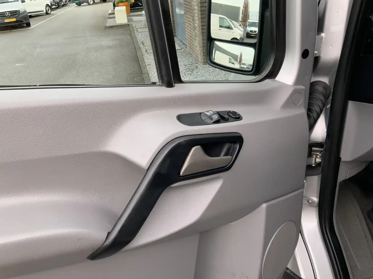 Mercedes-Benz Sprinter 313 2.2 CDI 366 HDAirco Alu Velg Side Bar Trekhaak - Van panel: gambar 5 Mercedes-Benz Sprinter 313 2.2 CDI 366 HDAirco Alu Velg Side Bar Trekhaak - Van panel: gambar 5