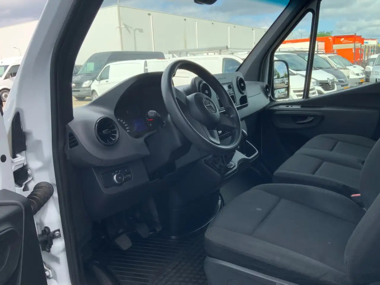 Mercedes-Benz Sprinter 314 2.2 CDI 366 L2H2 Airco 3 Zits Euro 6 - Van panel: gambar 5 Mercedes-Benz Sprinter 314 2.2 CDI 366 L2H2 Airco 3 Zits Euro 6 - Van panel: gambar 5
