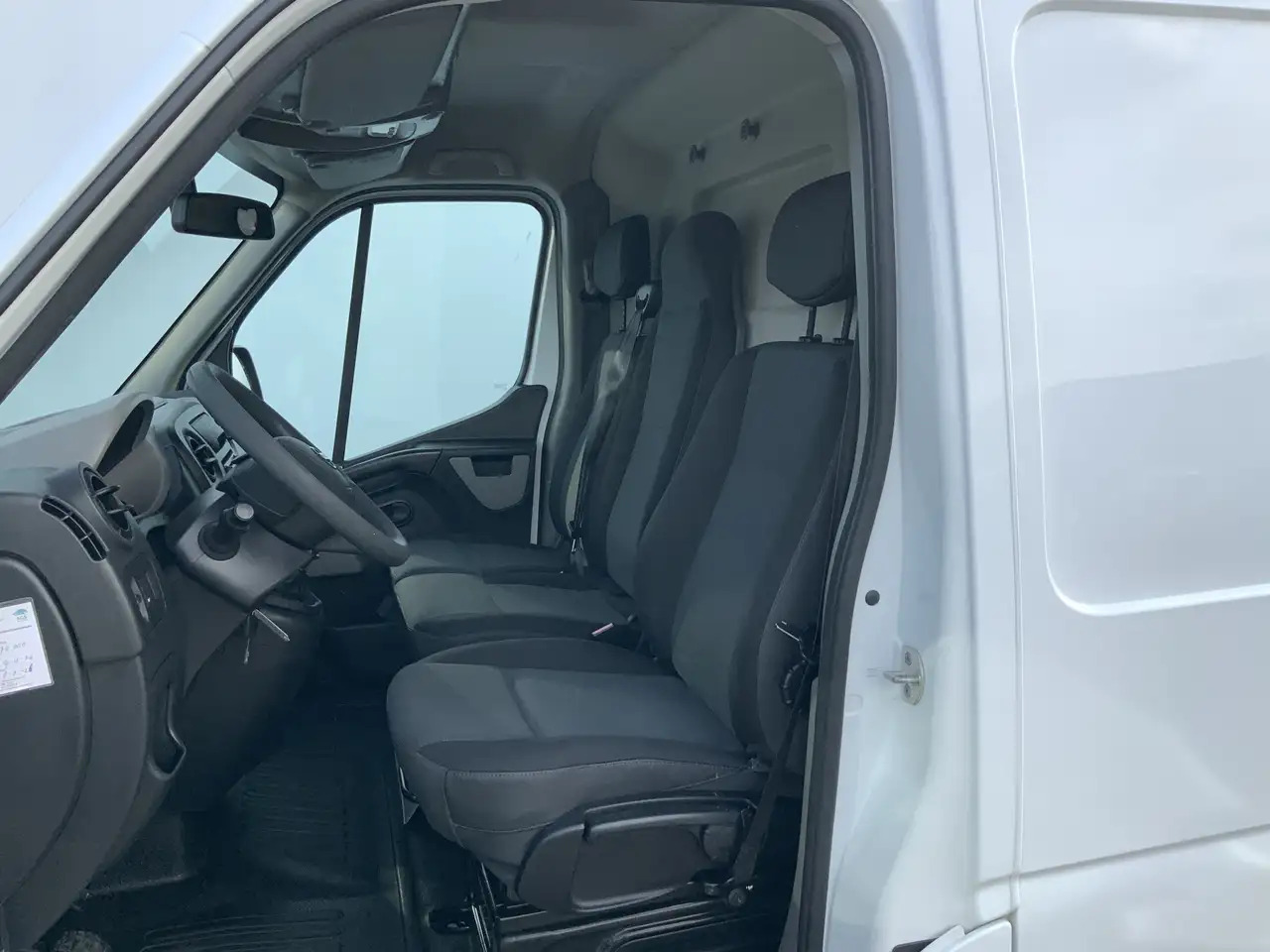 Nissan NV400 2.3 dCi L2H2 Optima L2H2 Airco Cruise Trekhaak 250 - Van panel: gambar 4 Nissan NV400 2.3 dCi L2H2 Optima L2H2 Airco Cruise Trekhaak 250 - Van panel: gambar 4