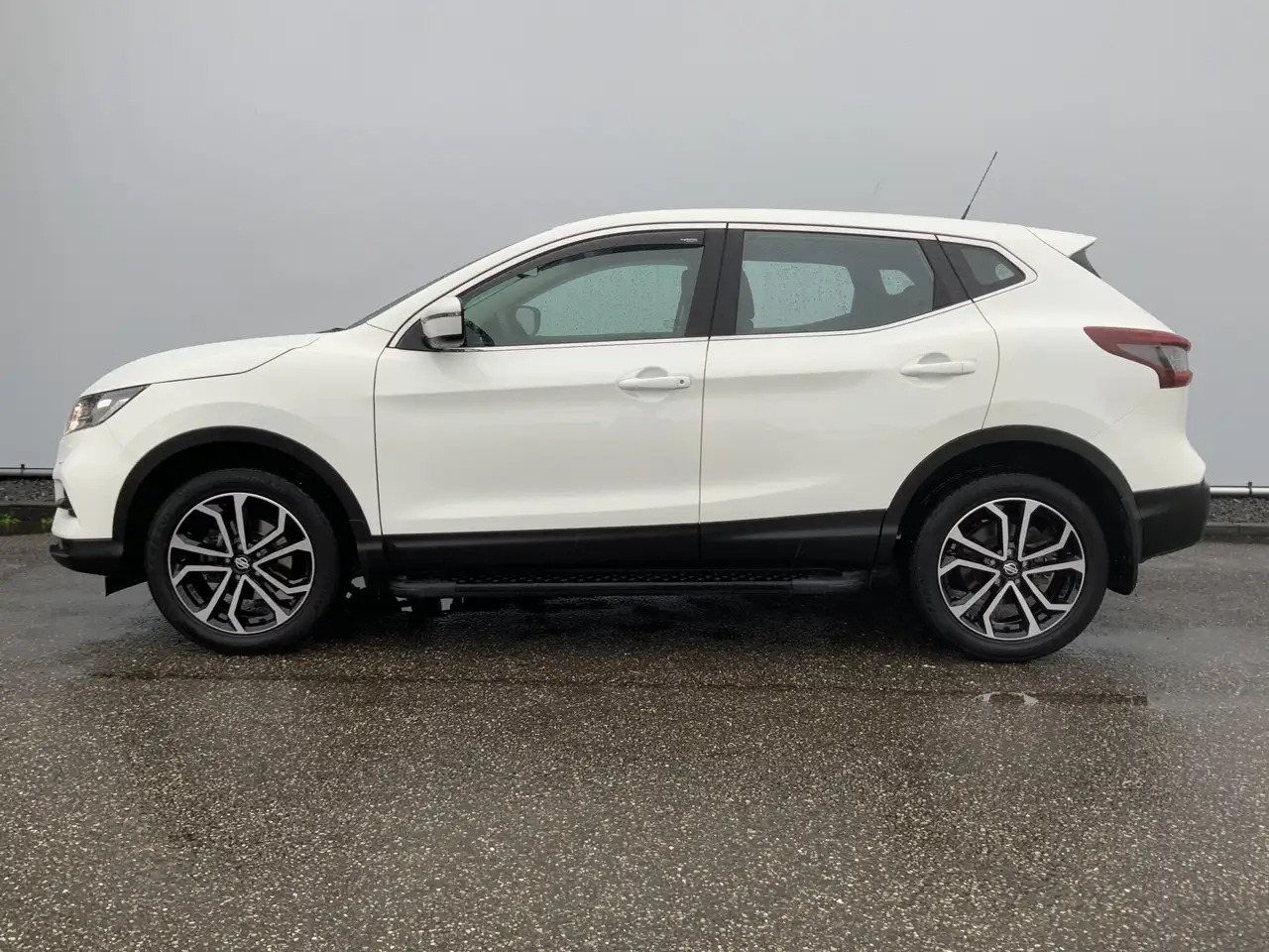 Nissan Qashqai 1.3 DIG-T Visia A SUV Airco Cruise Groot Scherm Na - Mobil SUV: gambar 4 Nissan Qashqai 1.3 DIG-T Visia A SUV Airco Cruise Groot Scherm Na - Mobil SUV: gambar 4