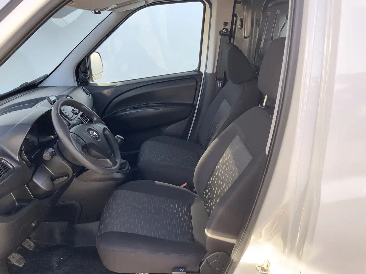 Opel Combo 1.3 CDTi L1H1 ecoFLEX Edition Airco Trekhaak 1000 - Van kecil: gambar 4 Opel Combo 1.3 CDTi L1H1 ecoFLEX Edition Airco Trekhaak 1000 - Van kecil: gambar 4