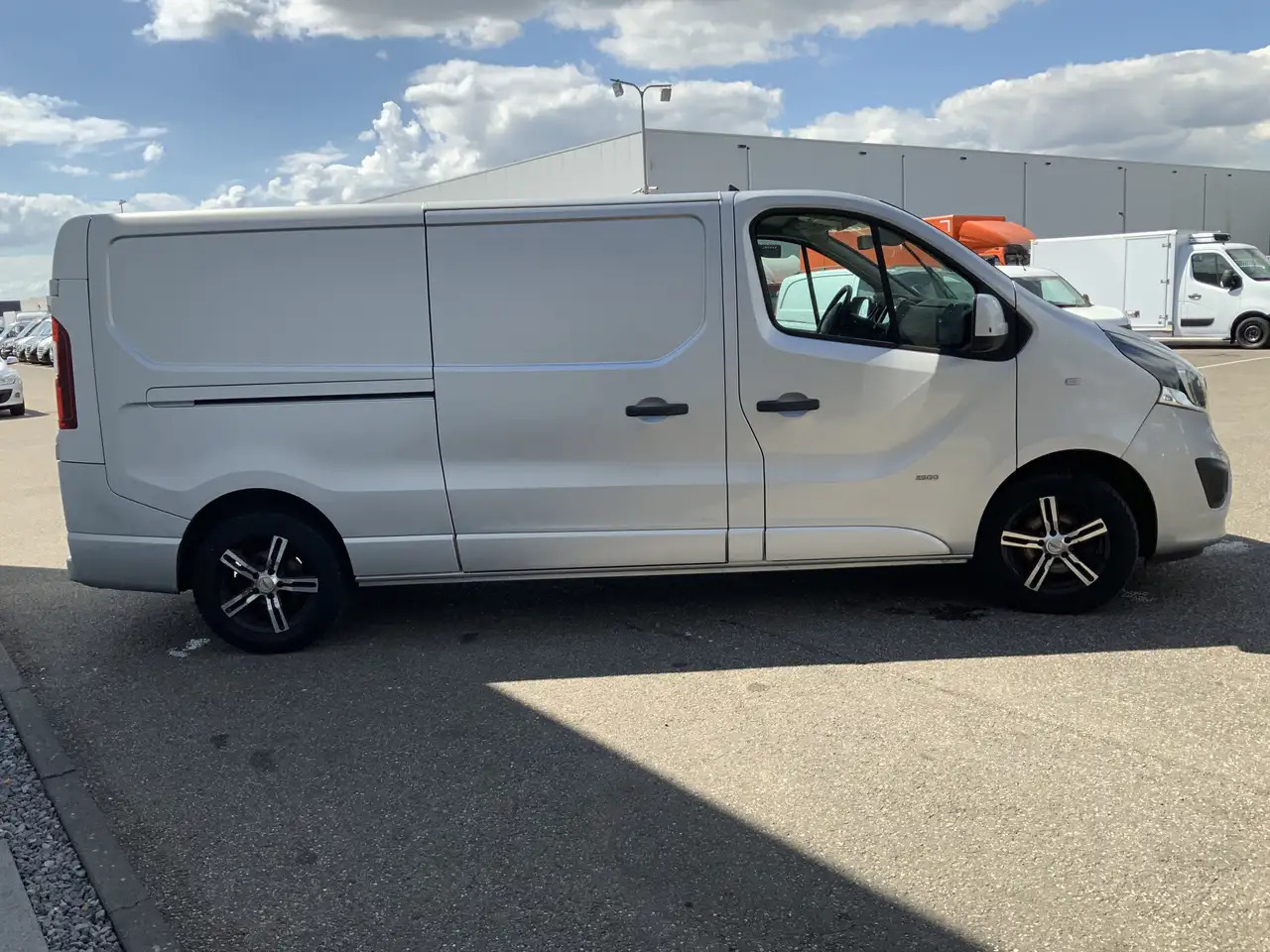 Opel Vivaro 1.6 CDTI L2H1 Sport EcoFlex (MOTOR DEFECT !!!!)Air - Van panel: gambar 2 Opel Vivaro 1.6 CDTI L2H1 Sport EcoFlex (MOTOR DEFECT !!!!)Air - Van panel: gambar 2