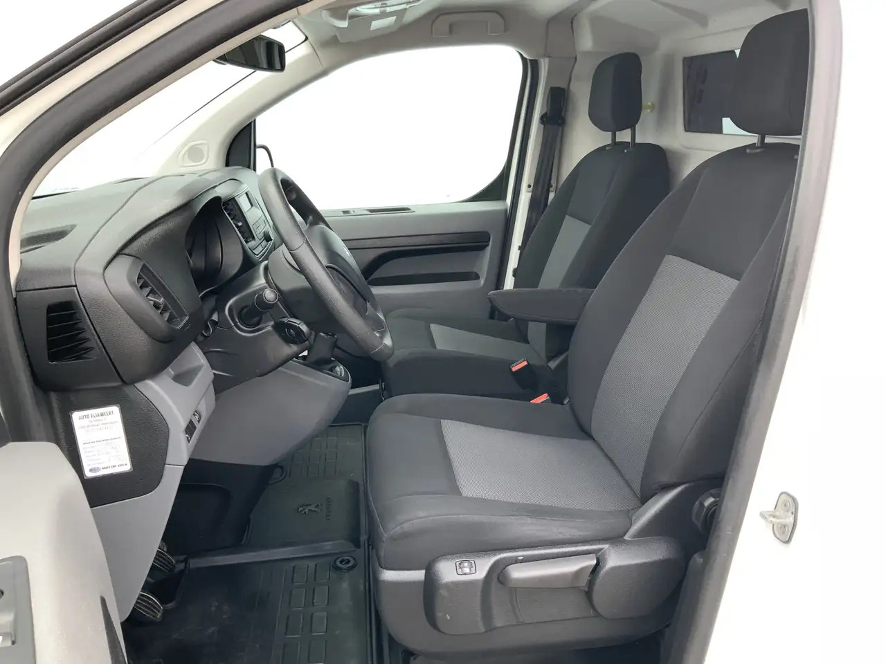 Peugeot Expert 227C 2.0 BlueHDI 150 Premium Pack Airco Cruise Cam - Van panel: gambar 4 Peugeot Expert 227C 2.0 BlueHDI 150 Premium Pack Airco Cruise Cam - Van panel: gambar 4