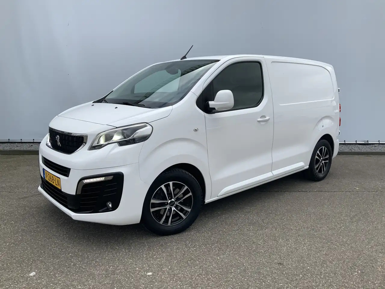 Peugeot Expert 227C 2.0 BlueHDI 150 Premium Pack Airco Cruise Cam - Van panel: gambar 1 Peugeot Expert 227C 2.0 BlueHDI 150 Premium Pack Airco Cruise Cam - Van panel: gambar 1