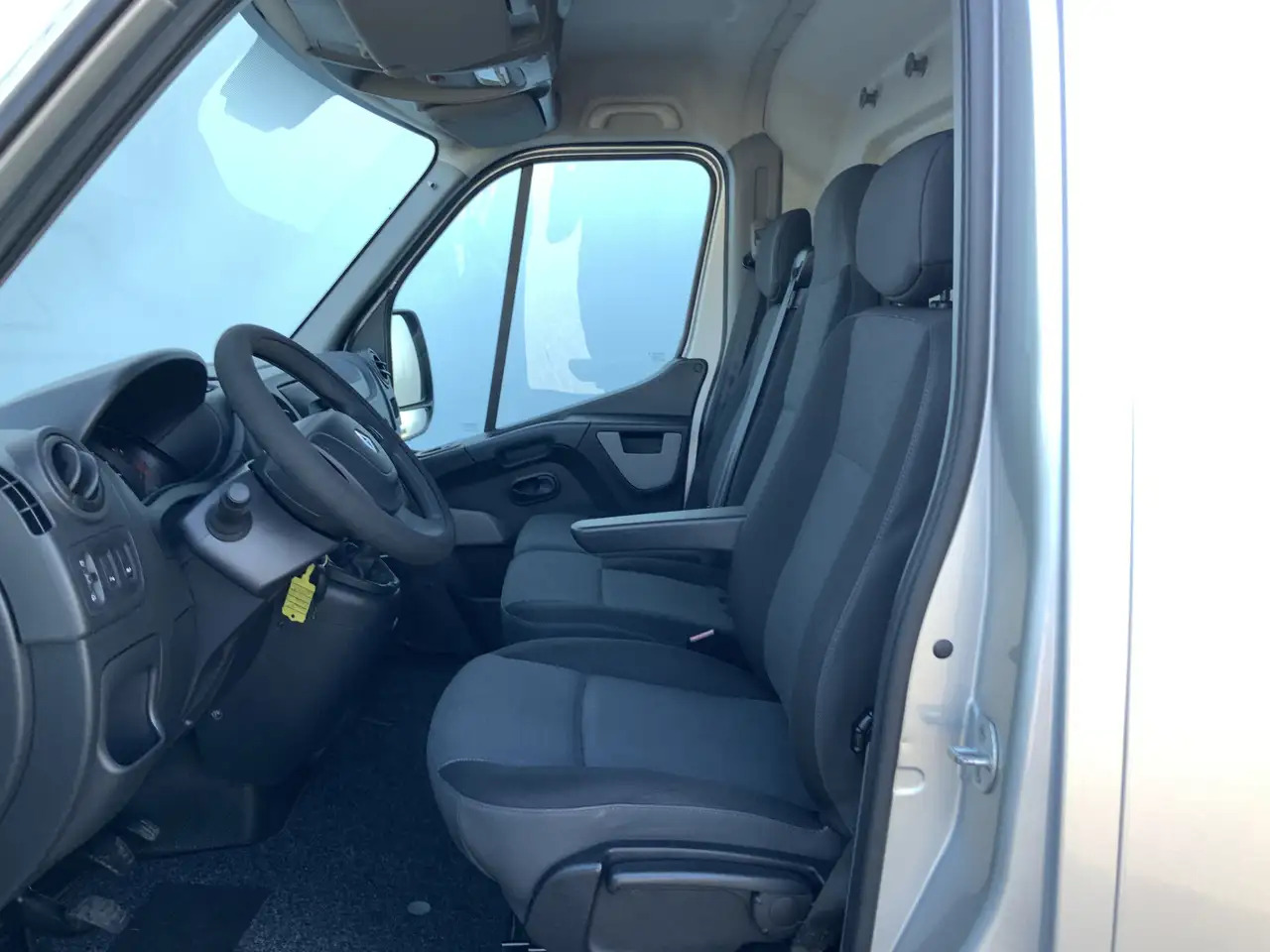 Renault Master T33 2.3 dCi L1H1Airco Cruise 3 Zits Trekhaak 2500 - Van panel: gambar 4 Renault Master T33 2.3 dCi L1H1Airco Cruise 3 Zits Trekhaak 2500 - Van panel: gambar 4