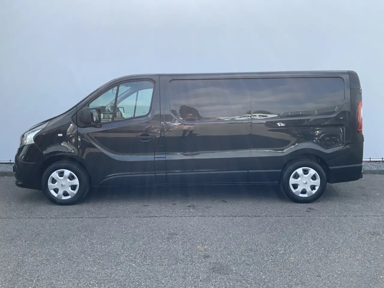Renault Trafic 1.6 dCi T29 L2H1 Airco Cruise 3 Zits Navi Trekhaak - Van panel: gambar 3 Renault Trafic 1.6 dCi T29 L2H1 Airco Cruise 3 Zits Navi Trekhaak - Van panel: gambar 3