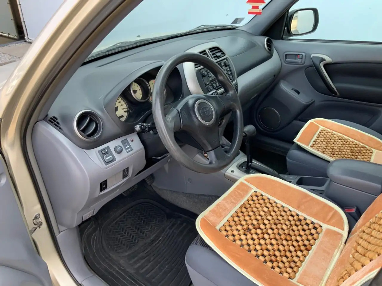 Toyota RAV 4 4X4 Airco Cruise Automaat Alu Velg Marge - Mobil SUV: gambar 5 Toyota RAV 4 4X4 Airco Cruise Automaat Alu Velg Marge - Mobil SUV: gambar 5