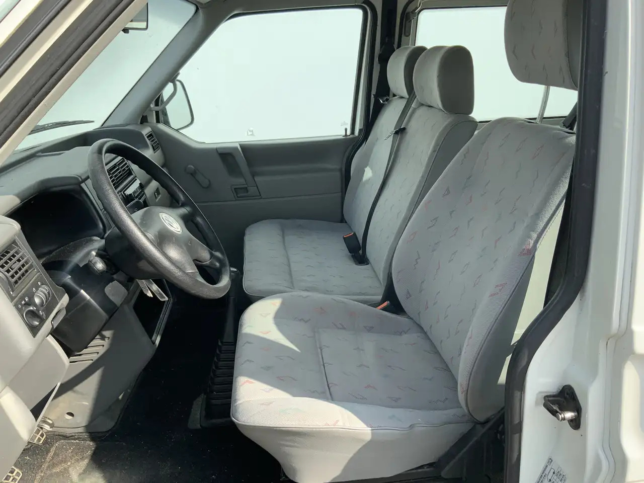 Volkswagen 1.9 TD 292 T800 Dubbel Cab 6 Zits Euro 3 - Van kombi: gambar 5 Volkswagen 1.9 TD 292 T800 Dubbel Cab 6 Zits Euro 3 - Van kombi: gambar 5