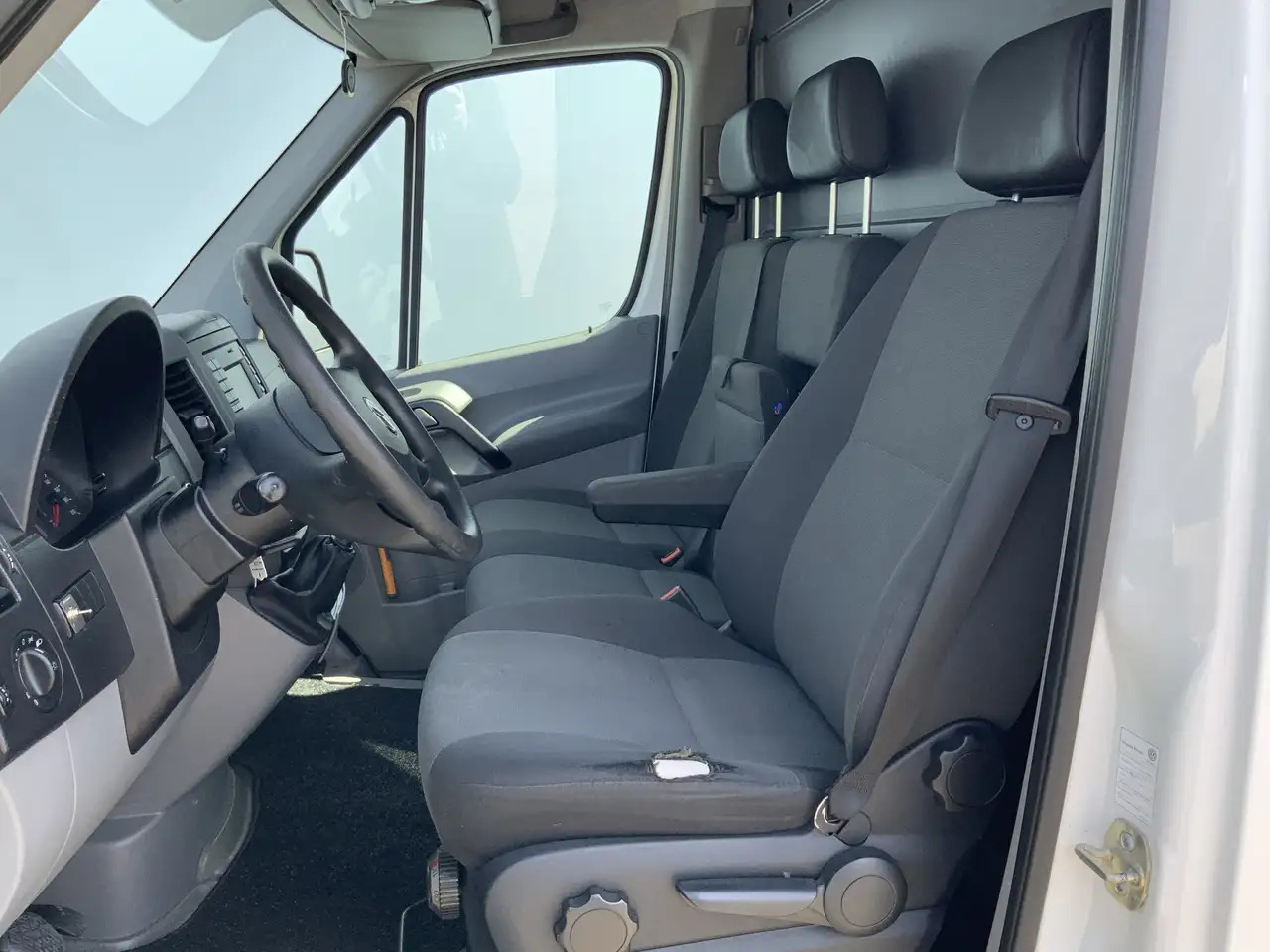 Volkswagen Crafter 35 2.0 TDI L1H1 Airco Cruise 3 Zits Trekhaak 2000 - Van panel: gambar 4 Volkswagen Crafter 35 2.0 TDI L1H1 Airco Cruise 3 Zits Trekhaak 2000 - Van panel: gambar 4