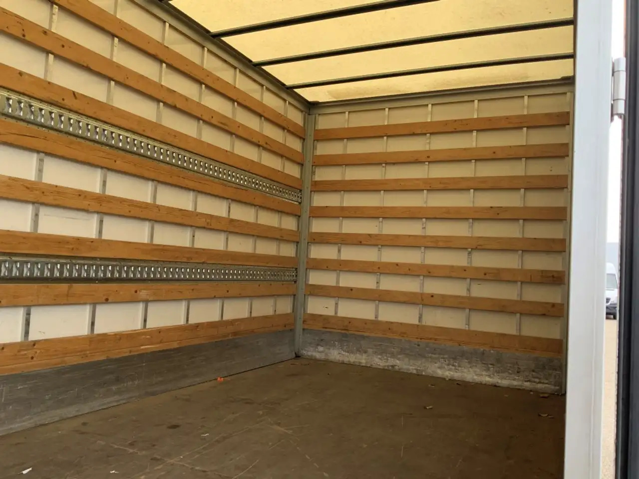 Leasing Volkswagen Crafter 35 2.0 TDI L4 Meubelbak & Lift Automaat Airco Crui Volkswagen Crafter 35 2.0 TDI L4 Meubelbak & Lift Automaat Airco Crui: gambar 7