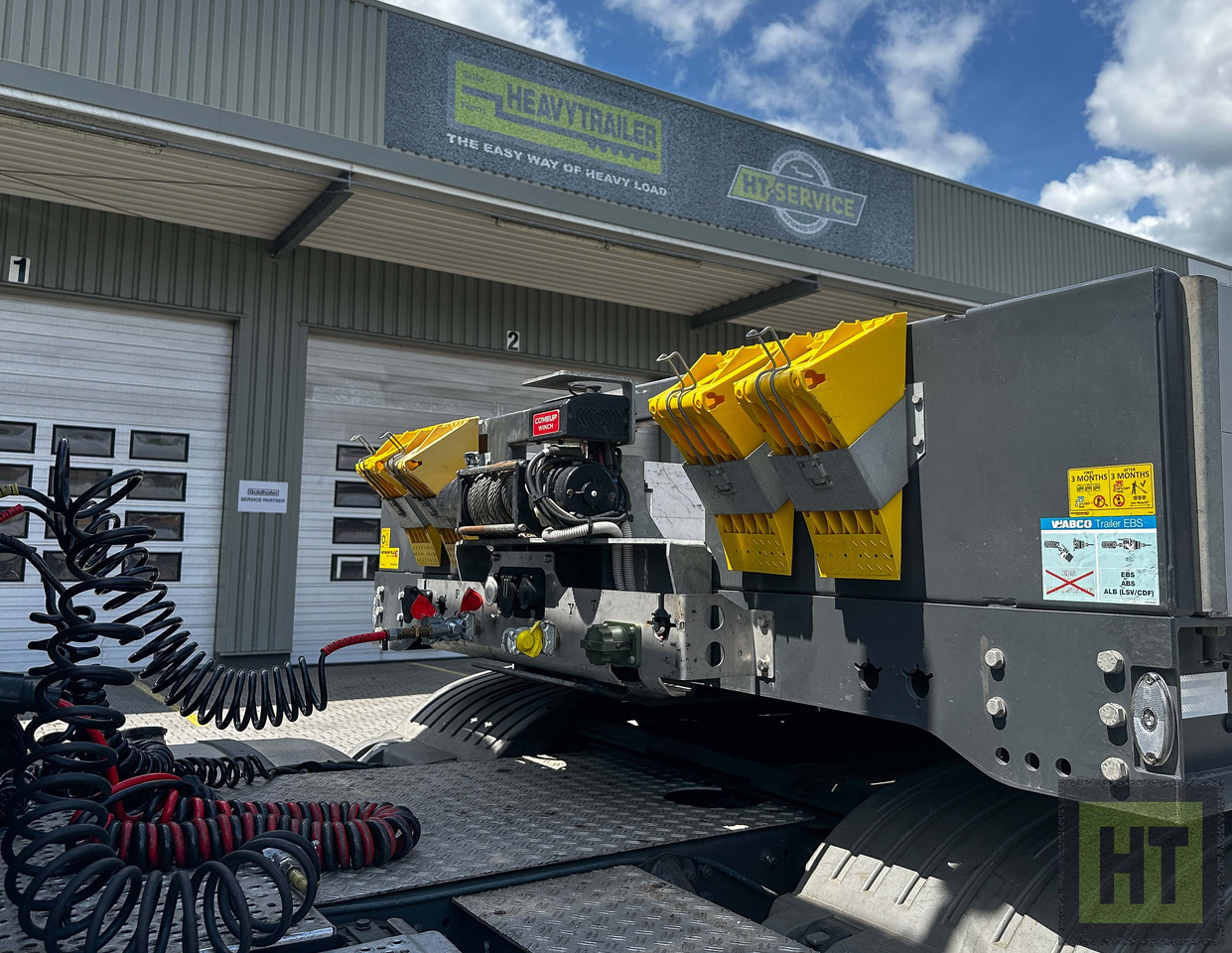 Faymonville 3-Achs-Semi mit hydr. Ladeboden und hydr. Rampen mit Holzbelag - Semi-trailer low bed: gambar 2 Faymonville 3-Achs-Semi mit hydr. Ladeboden und hydr. Rampen mit Holzbelag - Semi-trailer low bed: gambar 2