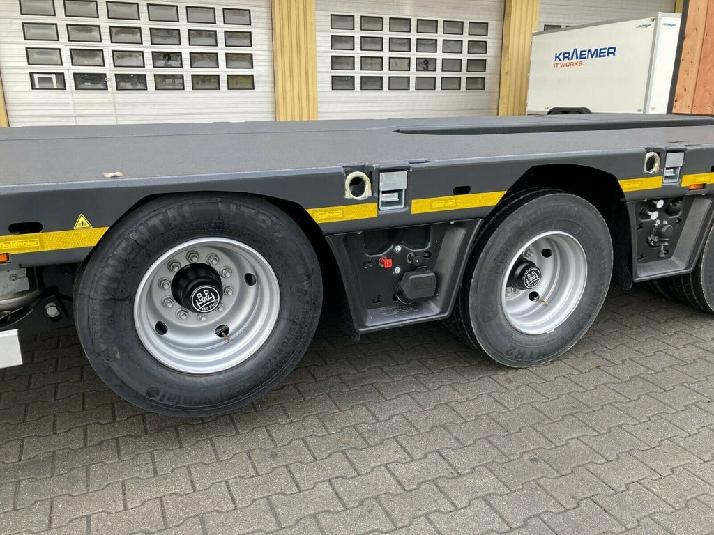 Goldhofer 3-Achs-Semi Stepstar mit hydr. Rampen  - Semi-trailer low bed: gambar 4 Goldhofer 3-Achs-Semi Stepstar mit hydr. Rampen  - Semi-trailer low bed: gambar 4