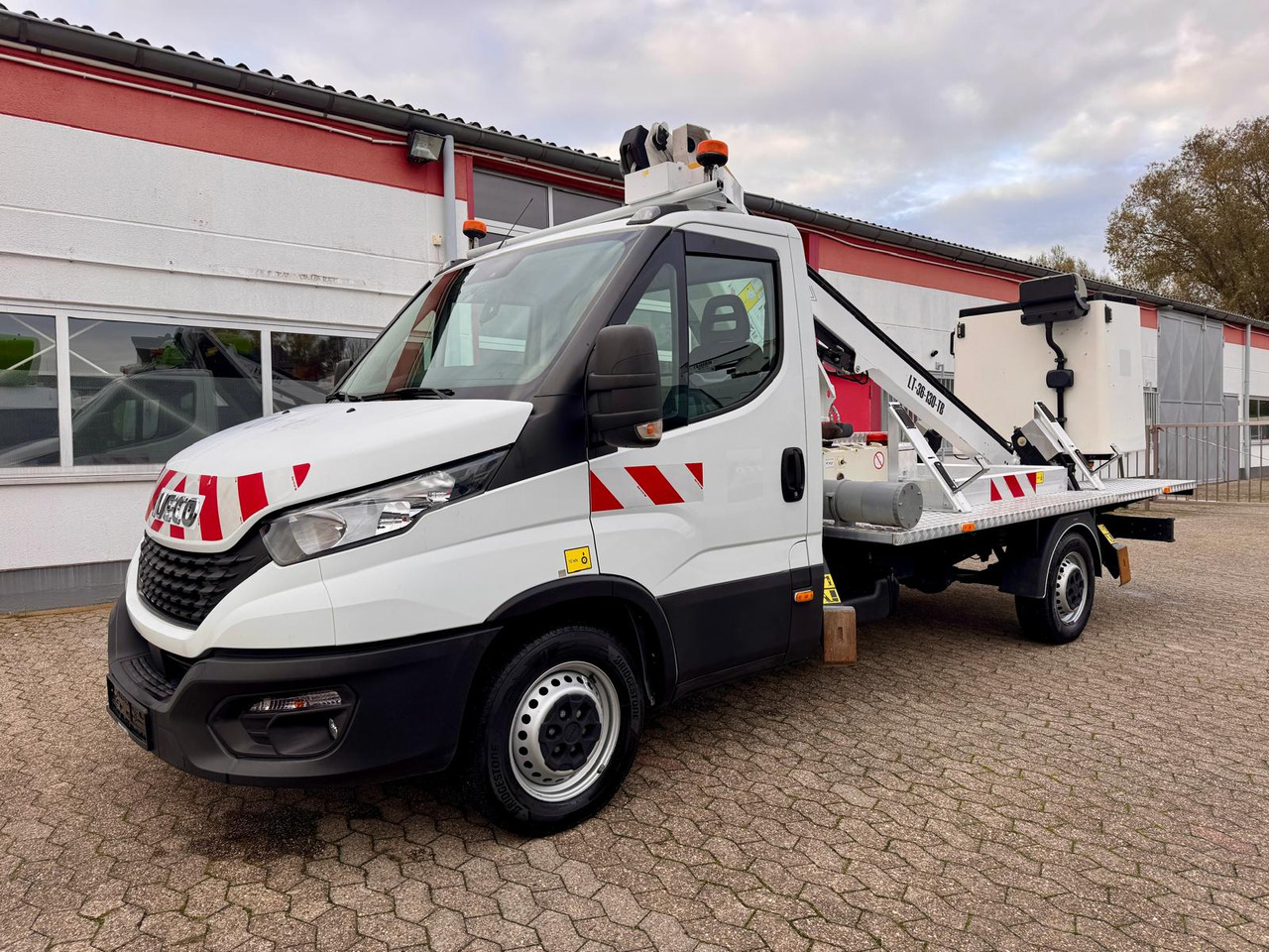IVECO Daily 35S14 Arbeitsbühne Time France LT 36-130-TB EURO 6D - Platform pengangkat: gambar 1 IVECO Daily 35S14 Arbeitsbühne Time France LT 36-130-TB EURO 6D - Platform pengangkat: gambar 1