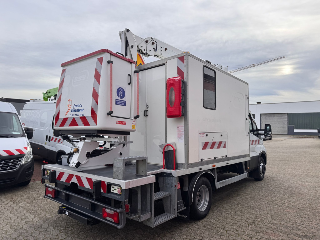 IVECO Daily 70C18 Hubarbeitsbühne Steiger France Elevateur 172 CPL EURO 6C - Platform udara yang dipasang di truk: gambar 4 IVECO Daily 70C18 Hubarbeitsbühne Steiger France Elevateur 172 CPL EURO 6C - Platform udara yang dipasang di truk: gambar 4