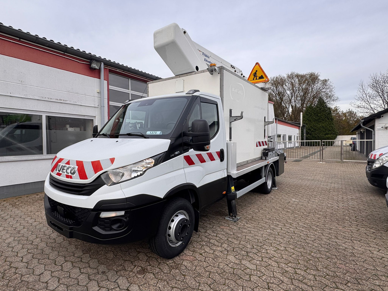 IVECO Daily 70C18 Hubarbeitsbühne Steiger France Elevateur 172 CPL EURO 6C - Platform udara yang dipasang di truk: gambar 1 IVECO Daily 70C18 Hubarbeitsbühne Steiger France Elevateur 172 CPL EURO 6C - Platform udara yang dipasang di truk: gambar 1