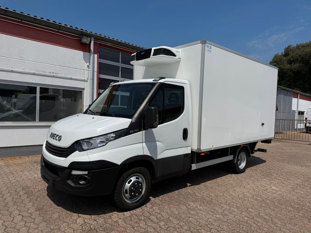 Iveco Daily 35C16 Tiefkühlkoffer Carrier Pulsor350 LWB - Van berpendingin: gambar 1 Iveco Daily 35C16 Tiefkühlkoffer Carrier Pulsor350 LWB - Van berpendingin: gambar 1