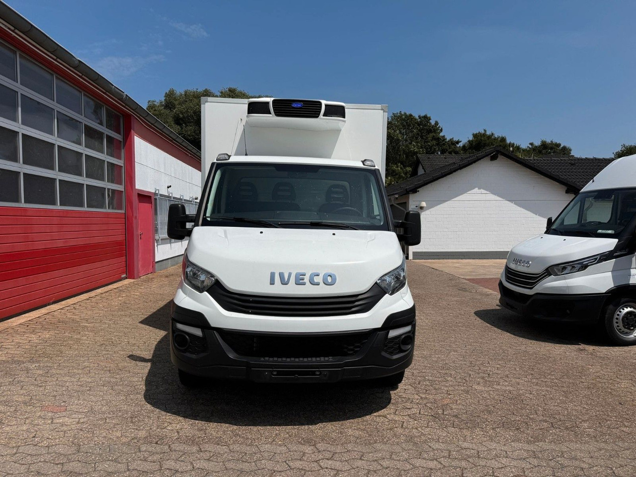 Iveco Daily 35C16 Tiefkühlkoffer Carrier Pulsor350 LWB - Van berpendingin: gambar 2 Iveco Daily 35C16 Tiefkühlkoffer Carrier Pulsor350 LWB - Van berpendingin: gambar 2