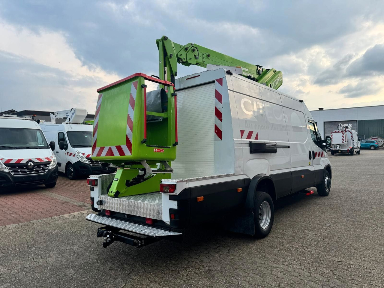 Iveco Daily 70C15 Steiger France Elevateur 172 TPFcc - Platform udara yang dipasang di truk: gambar 4 Iveco Daily 70C15 Steiger France Elevateur 172 TPFcc - Platform udara yang dipasang di truk: gambar 4