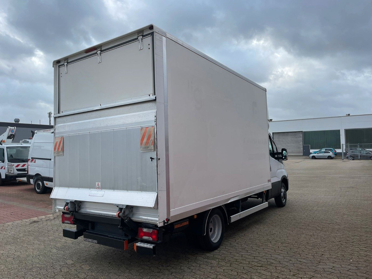 Iveco Daily Koffer 4.2m Ladebordwand Dhollandia Klima - Van box: gambar 4 Iveco Daily Koffer 4.2m Ladebordwand Dhollandia Klima - Van box: gambar 4