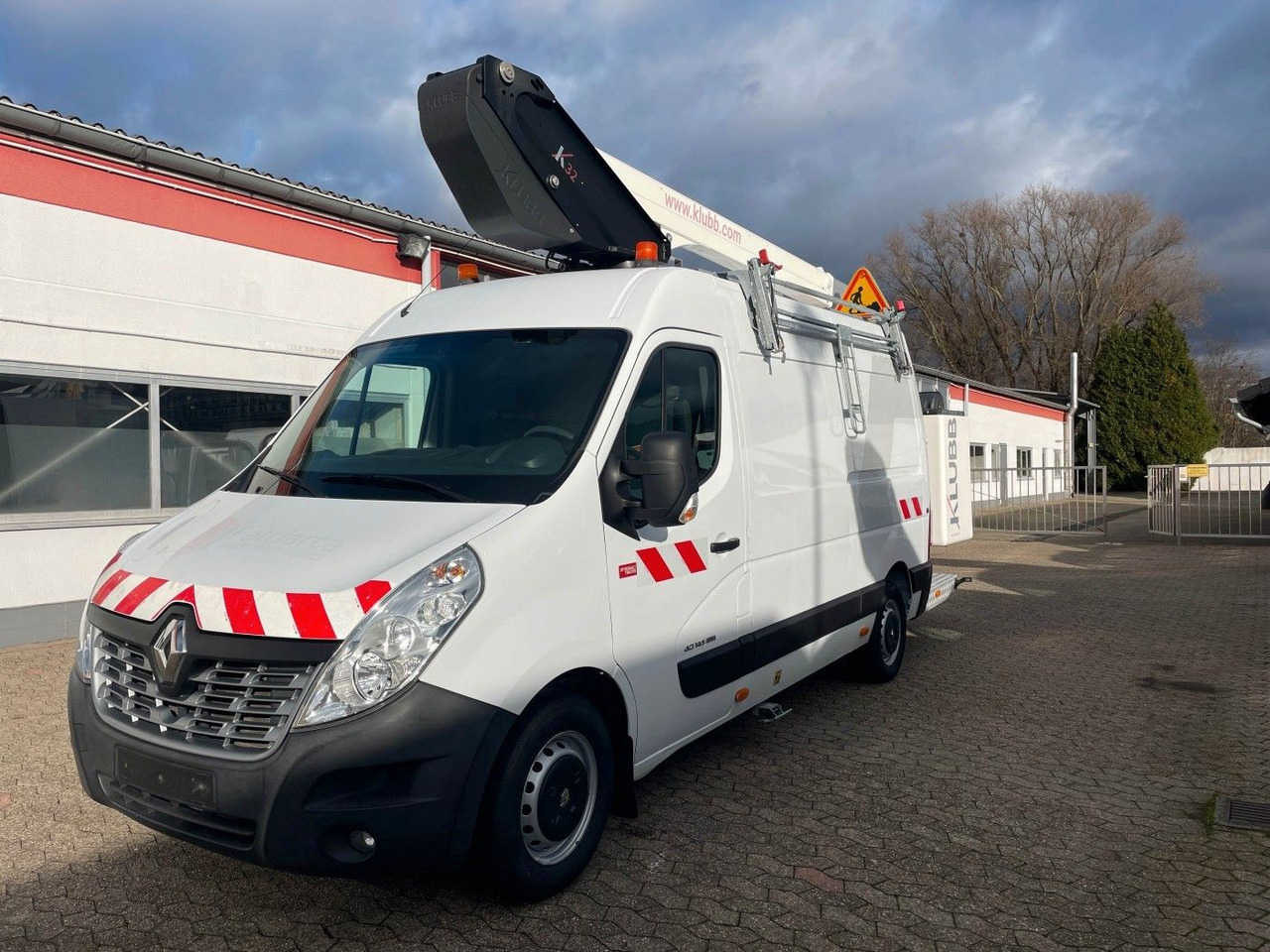 Renault Master Hubarbeitsbühne 2 Personen Korb bis 200kg - Platform udara yang dipasang di truk: gambar 1 Renault Master Hubarbeitsbühne 2 Personen Korb bis 200kg - Platform udara yang dipasang di truk: gambar 1
