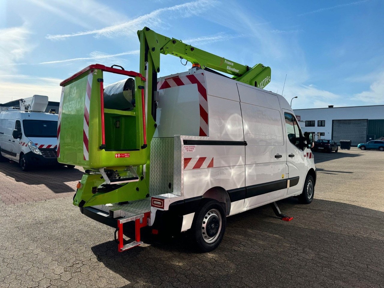 Renault Master Steiger France Elévateur 142 TPFc - Platform udara yang dipasang di truk: gambar 4 Renault Master Steiger France Elévateur 142 TPFc - Platform udara yang dipasang di truk: gambar 4