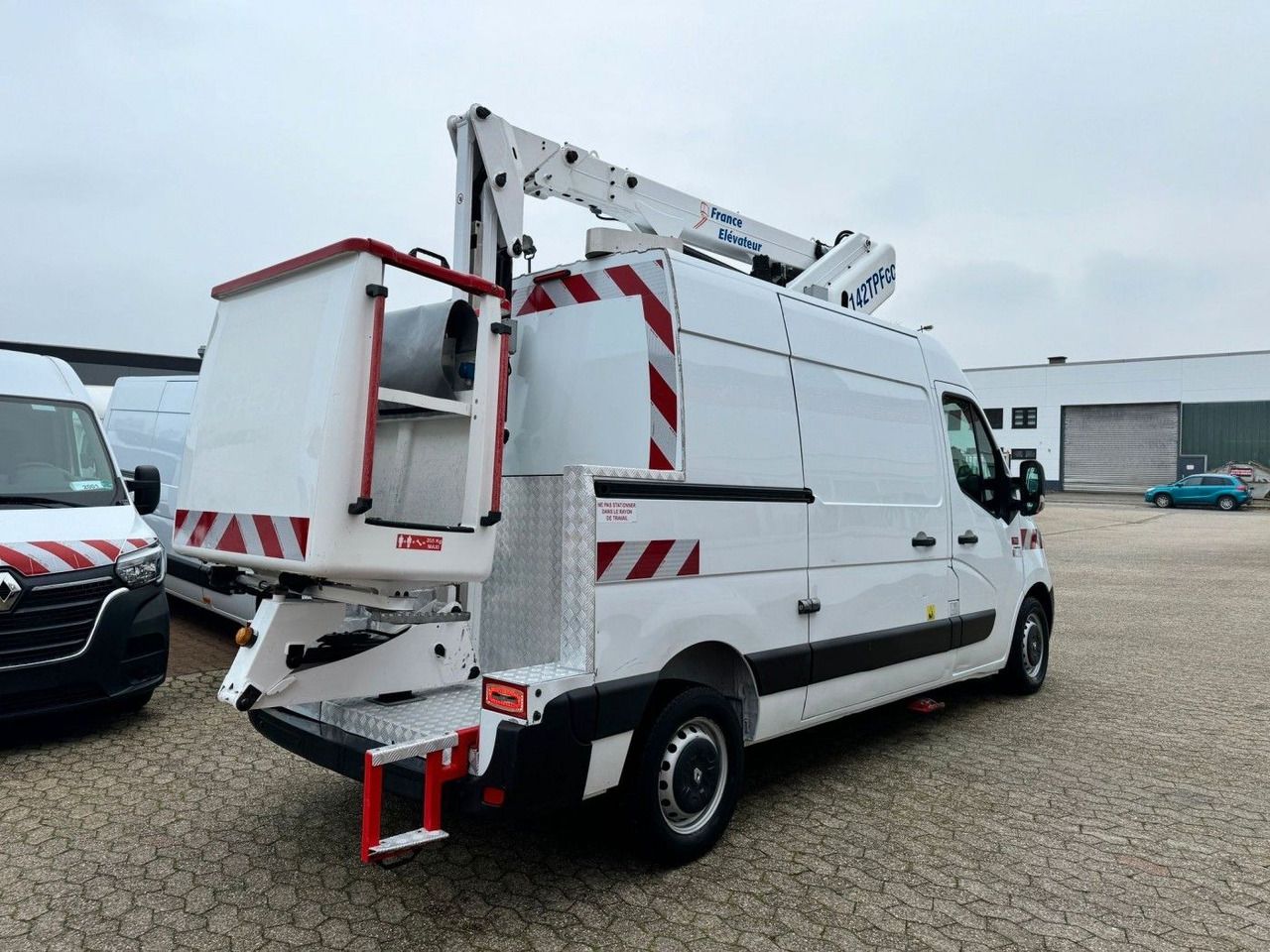 Renault Master Steiger France Elévateur 142 TPFcc - Platform udara yang dipasang di truk: gambar 4 Renault Master Steiger France Elévateur 142 TPFcc - Platform udara yang dipasang di truk: gambar 4