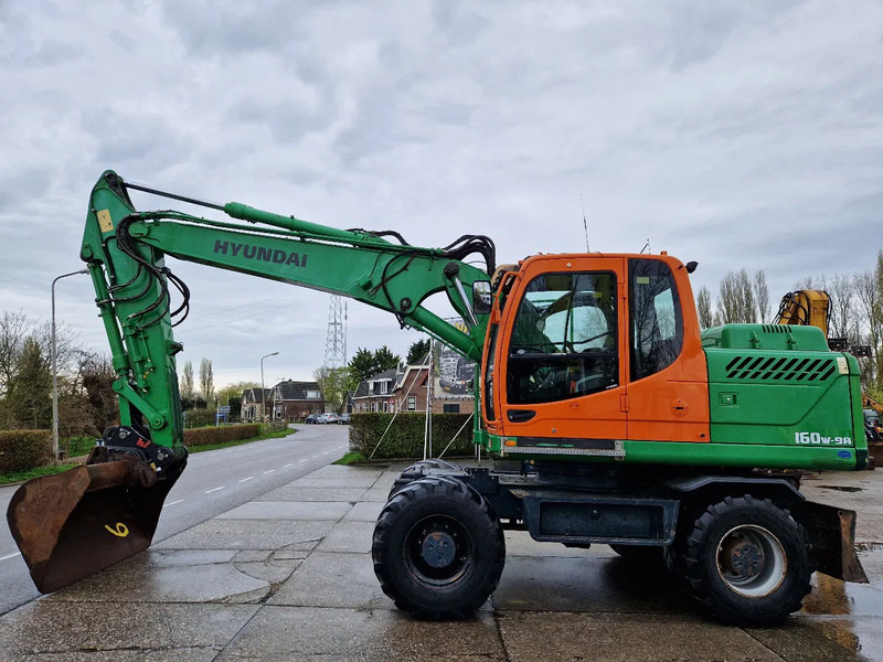 Hyundai Robex 160W-9A met 6-cilinder Cummins motor - Ekskavator roda: gambar 1 Hyundai Robex 160W-9A met 6-cilinder Cummins motor - Ekskavator roda: gambar 1