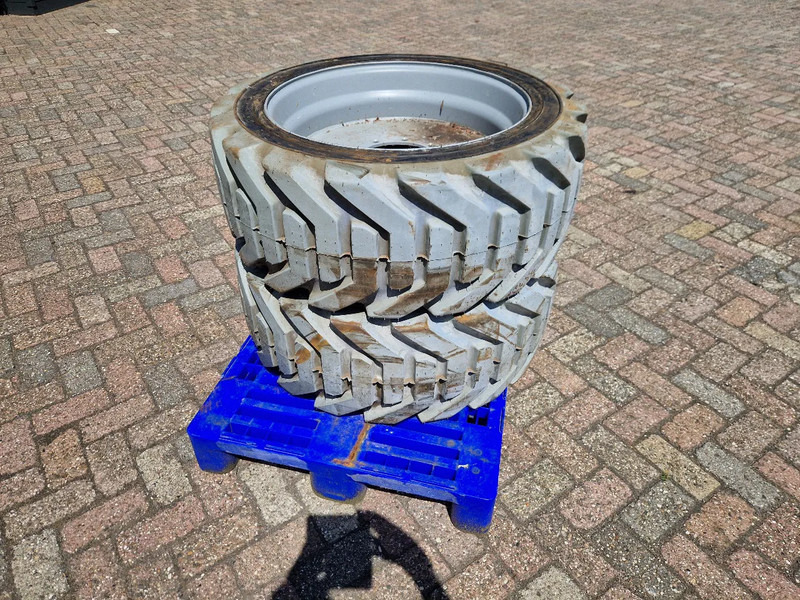 Onbekend 3x nieuwe OUTRIGGER volgeschuimde hoogwerkerband met velg - Ban: gambar 1 Onbekend 3x nieuwe OUTRIGGER volgeschuimde hoogwerkerband met velg - Ban: gambar 1