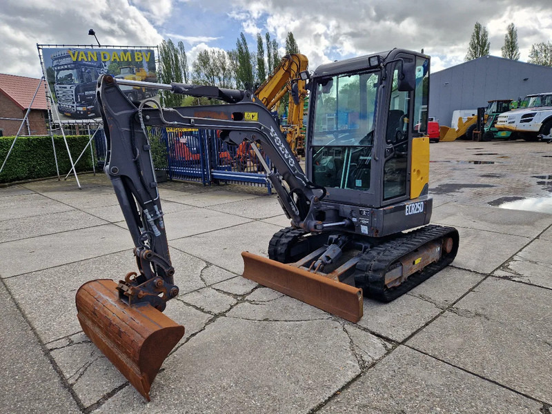 Volvo ECR25D met 2562 uur - Ekskavator mini: gambar 1 Volvo ECR25D met 2562 uur - Ekskavator mini: gambar 1