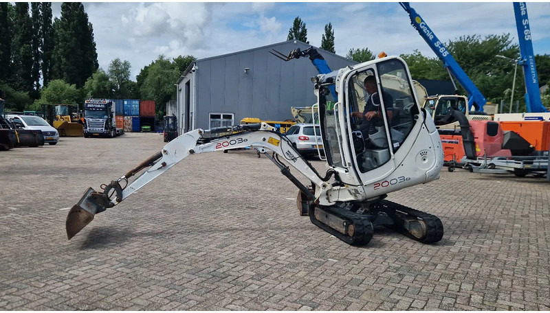 WACKER NEUSON 2003RD met nivelleersysteem - Ekskavator mini: gambar 1 WACKER NEUSON 2003RD met nivelleersysteem - Ekskavator mini: gambar 1
