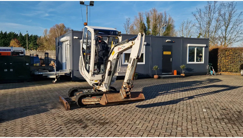WACKER NEUSON 2404RD kan op een (berg)helling draaien - Ekskavator mini: gambar 1 WACKER NEUSON 2404RD kan op een (berg)helling draaien - Ekskavator mini: gambar 1