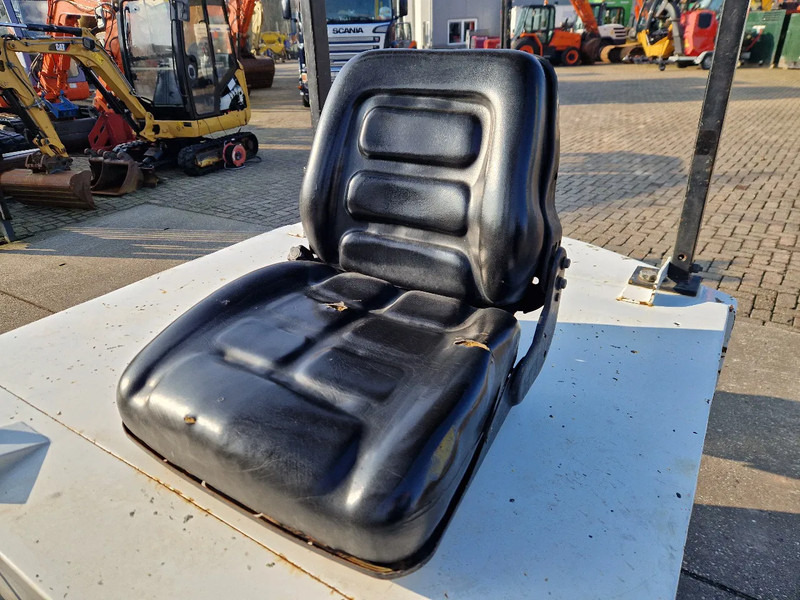 Forklift listrik Yale 4.5 ton elektrisch triplomast: gambar 6 Forklift listrik Yale 4.5 ton elektrisch triplomast: gambar 6