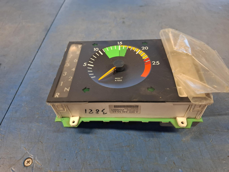 Mercedes-Benz A0004465521 Toerenteller A0004465521 - Dasbor untuk Truk: gambar 1 Mercedes-Benz A0004465521 Toerenteller A0004465521 - Dasbor untuk Truk: gambar 1