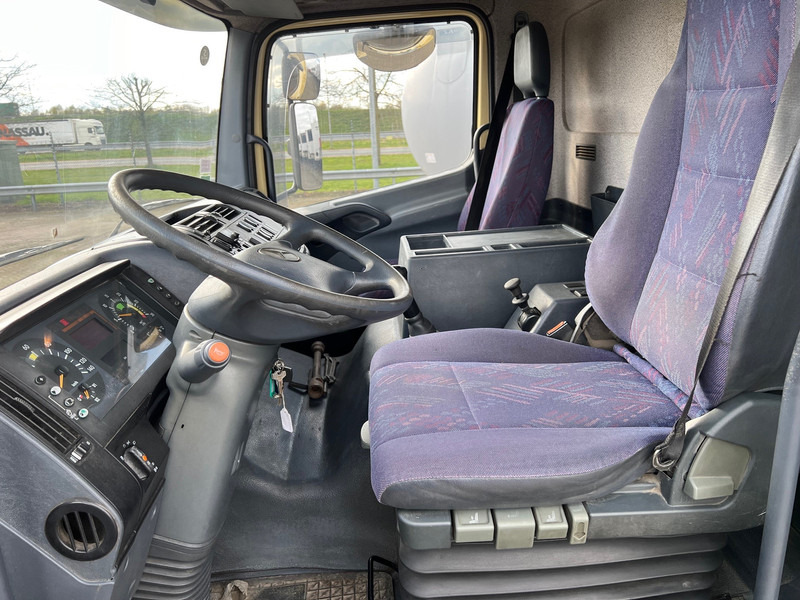 Truk dengan terpal samping Mercedes-Benz Atego 1828: gambar 7