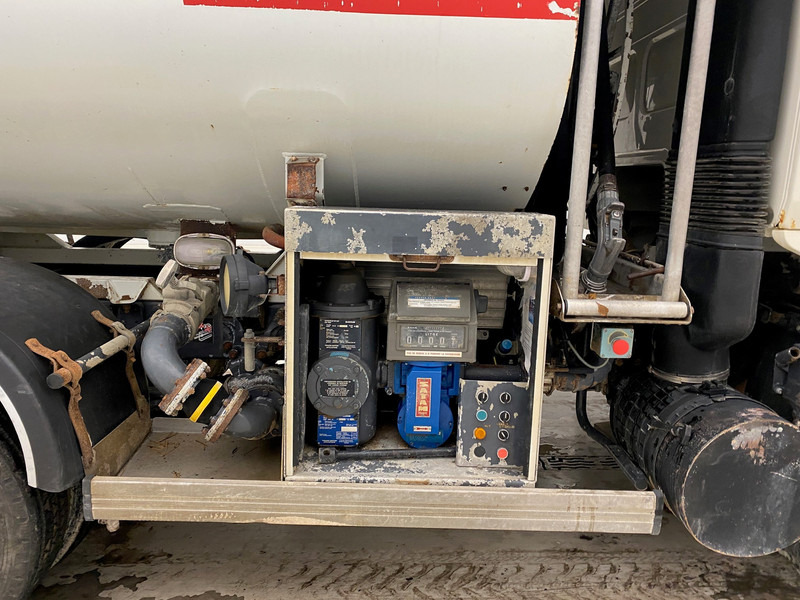 Truk tangki Renault Midlum 180 DCi: gambar 6 Truk tangki Renault Midlum 180 DCi: gambar 6