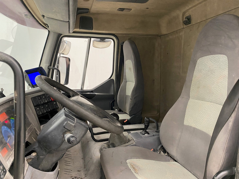 Truk tangki Renault Midlum 180 DCi: gambar 9 Truk tangki Renault Midlum 180 DCi: gambar 9