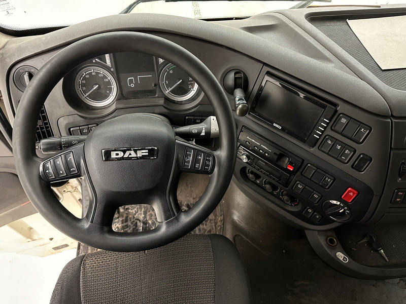 Tractor head DAF XF 460 Super Space Cab: gambar 10 Tractor head DAF XF 460 Super Space Cab: gambar 10