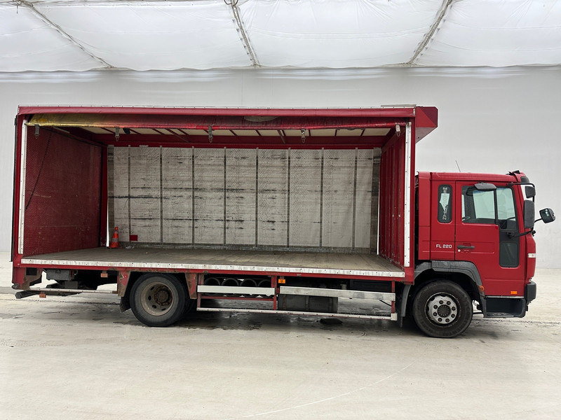 Volvo FL 220 - Truk dengan terpal samping: gambar 4 Volvo FL 220 - Truk dengan terpal samping: gambar 4
