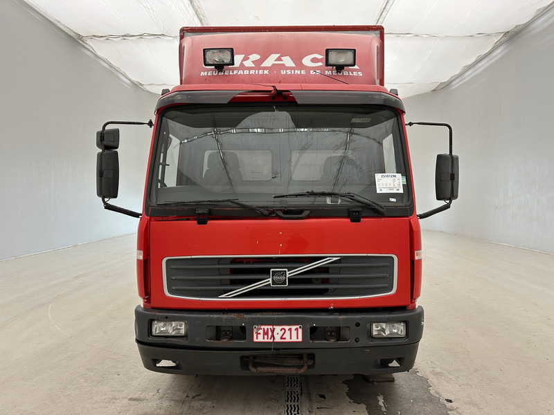 Volvo FL 220 - Truk box: gambar 2 Volvo FL 220 - Truk box: gambar 2