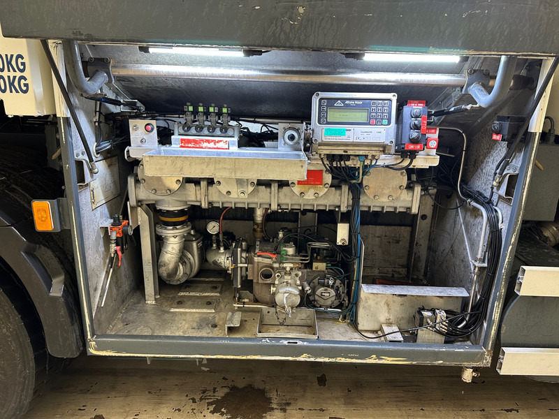 Volvo FM 360 - 6x2 - Truk tangki: gambar 5 Volvo FM 360 - 6x2 - Truk tangki: gambar 5