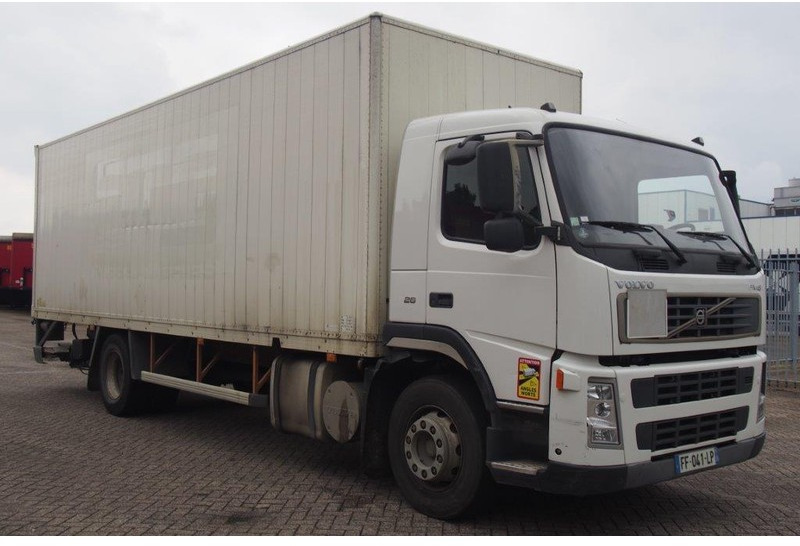 Volvo FM9.260* - Truk box: gambar 3 Volvo FM9.260* - Truk box: gambar 3
