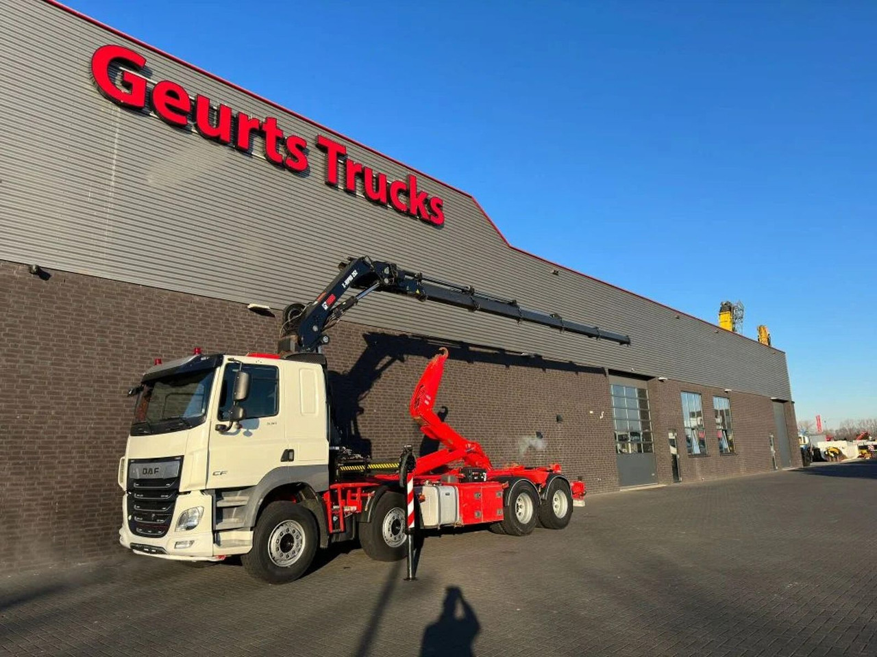 DAF CF 530 8X4 + HIAB HAAKARM + HIAB 262 EP-5 KRAAN/ - Hook lift: gambar 2 DAF CF 530 8X4 + HIAB HAAKARM + HIAB 262 EP-5 KRAAN/ - Hook lift: gambar 2